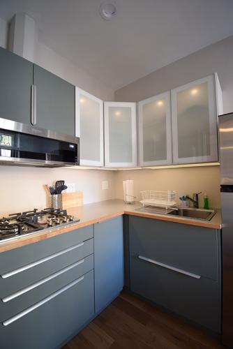 Kitchen counter in the Arthur Miller Suite