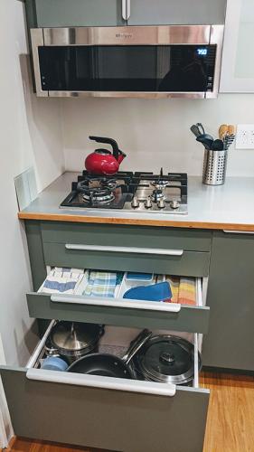 gas cook-top, microwave & exhaust hood