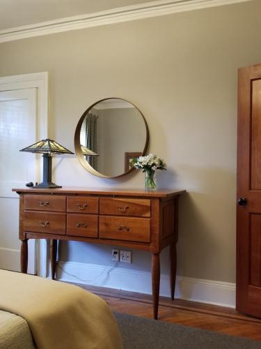O'Hara Suite dresser