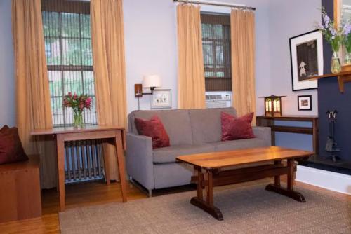 Sofa Bed in O'Hara Suite